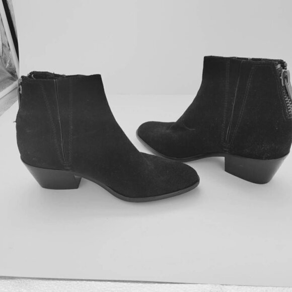 Calvin Klein Womens Ankle Boots Booties Black Block Heels Almond Toe Zip 7 New - Picture 4 of 9
